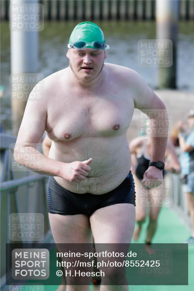 10.08.2025 - GEWOBA Citytriathlon Bremen H.Heesch http://msf.ph/oto/8552425 10.08.2025 10:29:00 Schwimmen 11, 37, 39, 77, 79, 177, 195 meine-sportfotos.de