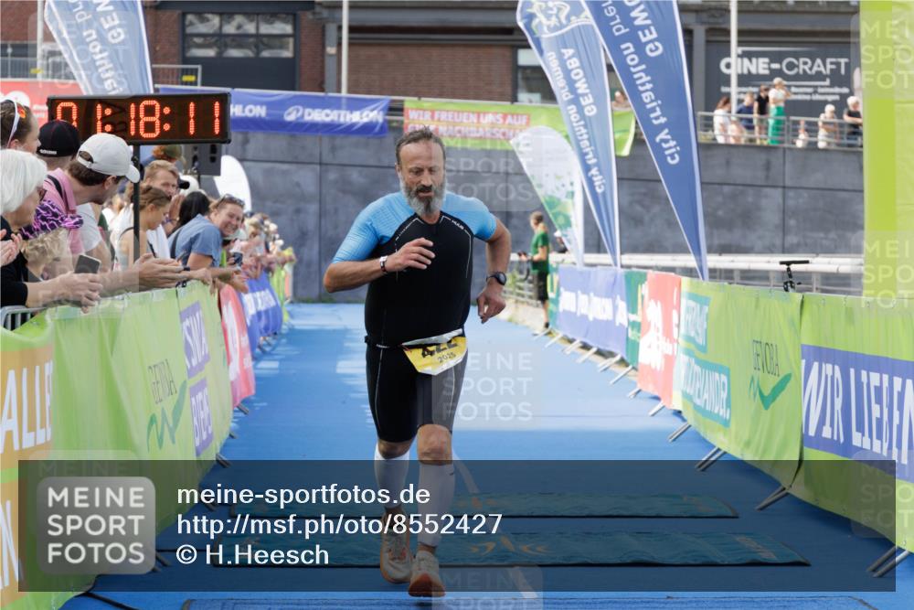 10.08.2025 - GEWOBA Citytriathlon Bremen H.Heesch http://msf.ph/oto/8552427 10.08.2025 11:21:52 Ziel 422 meine-sportfotos.de
