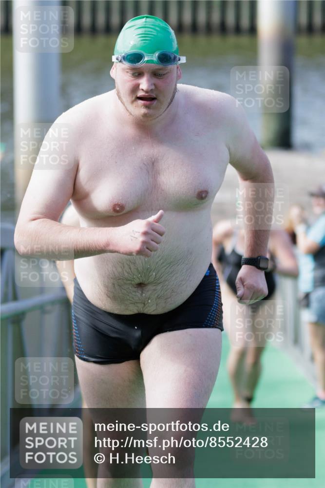 10.08.2025 - GEWOBA Citytriathlon Bremen H.Heesch http://msf.ph/oto/8552428 10.08.2025 10:29:00 Schwimmen 11, 37, 39, 77, 79, 177, 195 meine-sportfotos.de