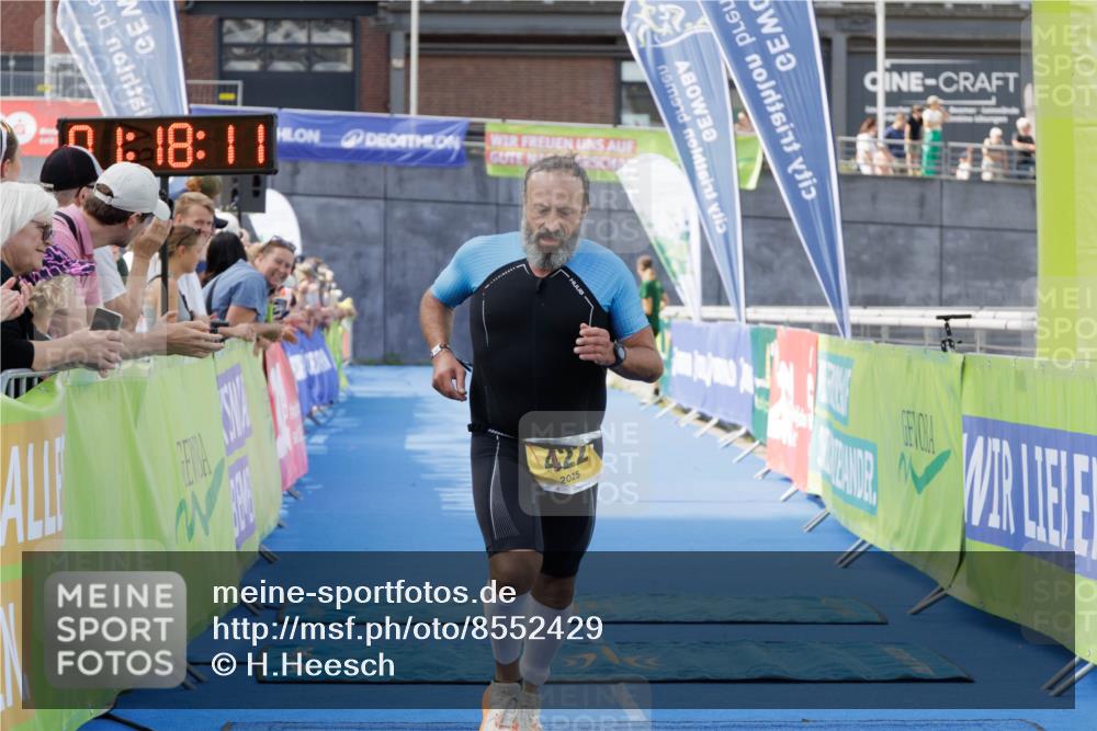 10.08.2025 - GEWOBA Citytriathlon Bremen H.Heesch http://msf.ph/oto/8552429 10.08.2025 11:21:52 Ziel 422 meine-sportfotos.de