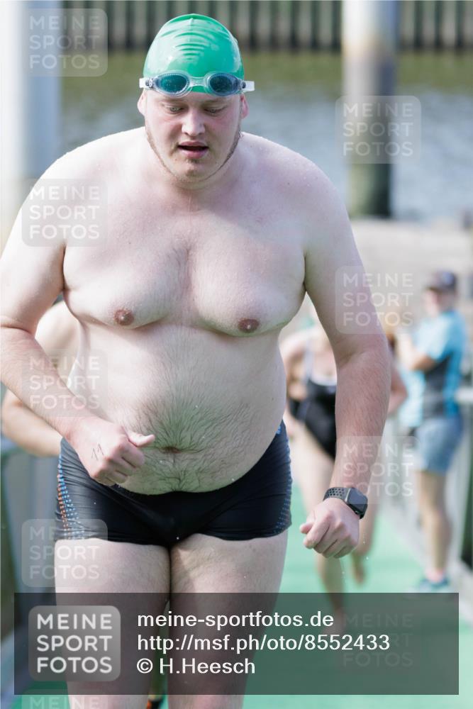 10.08.2025 - GEWOBA Citytriathlon Bremen H.Heesch http://msf.ph/oto/8552433 10.08.2025 10:29:00 Schwimmen 11, 37, 39, 77, 79, 177, 195 meine-sportfotos.de