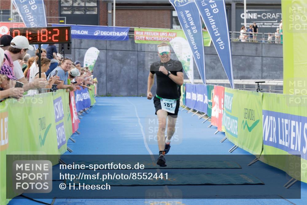 10.08.2025 - GEWOBA Citytriathlon Bremen H.Heesch http://msf.ph/oto/8552441 10.08.2025 11:22:02 Ziel 181 meine-sportfotos.de