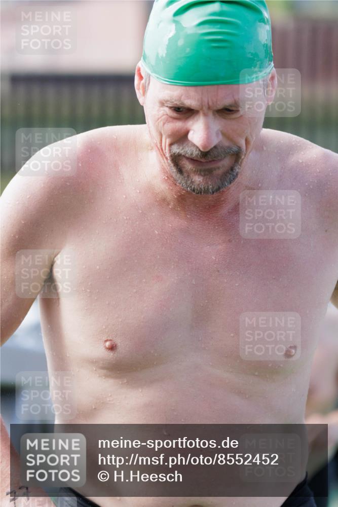 10.08.2025 - GEWOBA Citytriathlon Bremen H.Heesch http://msf.ph/oto/8552452 10.08.2025 10:29:06 Schwimmen 11, 37, 39, 77, 125, 167, 177, 195 meine-sportfotos.de