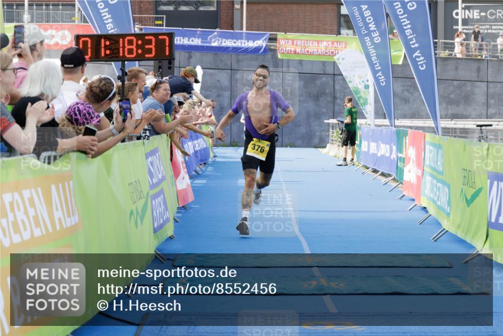 10.08.2025 - GEWOBA Citytriathlon Bremen H.Heesch http://msf.ph/oto/8552456 10.08.2025 11:22:18 Ziel 153, 376 meine-sportfotos.de