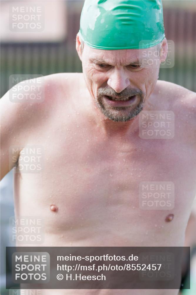 10.08.2025 - GEWOBA Citytriathlon Bremen H.Heesch http://msf.ph/oto/8552457 10.08.2025 10:29:06 Schwimmen 11, 37, 39, 77, 125, 167, 177, 195 meine-sportfotos.de