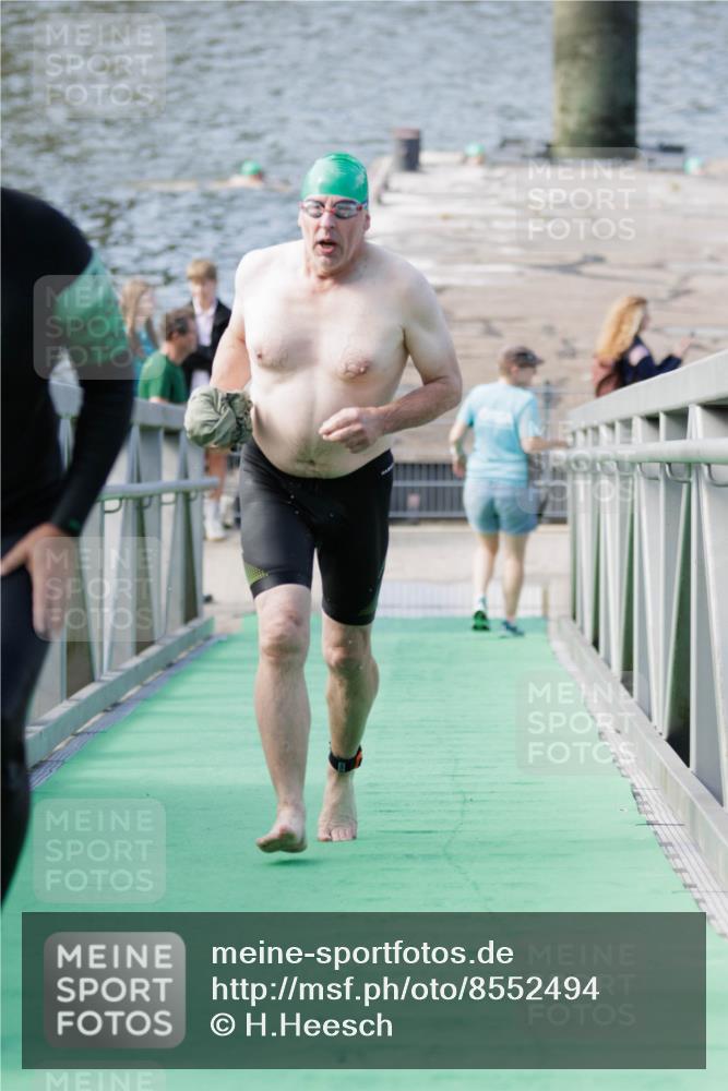 10.08.2025 - GEWOBA Citytriathlon Bremen H.Heesch http://msf.ph/oto/8552494 10.08.2025 10:29:15 Schwimmen 125, 167 meine-sportfotos.de