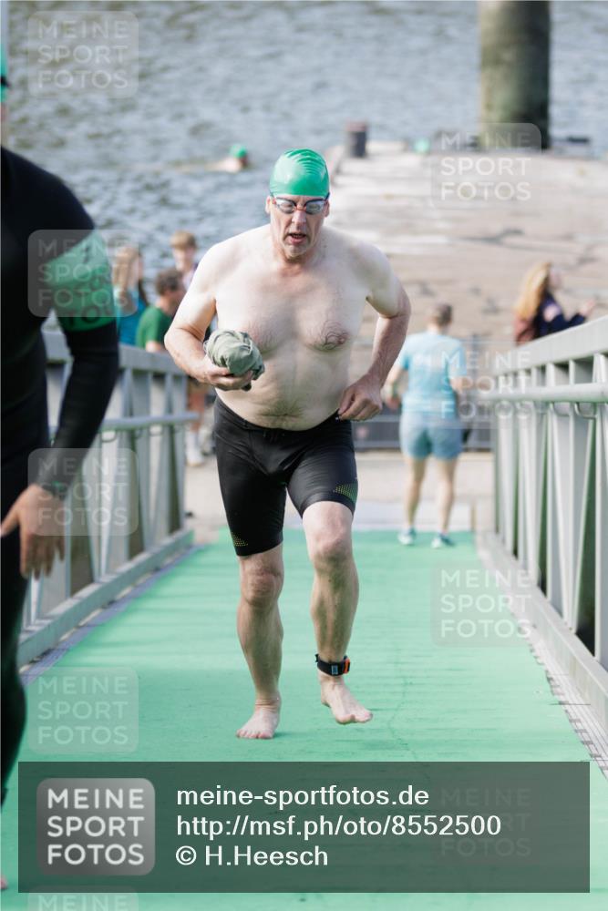 10.08.2025 - GEWOBA Citytriathlon Bremen H.Heesch http://msf.ph/oto/8552500 10.08.2025 10:29:15 Schwimmen 125, 167 meine-sportfotos.de