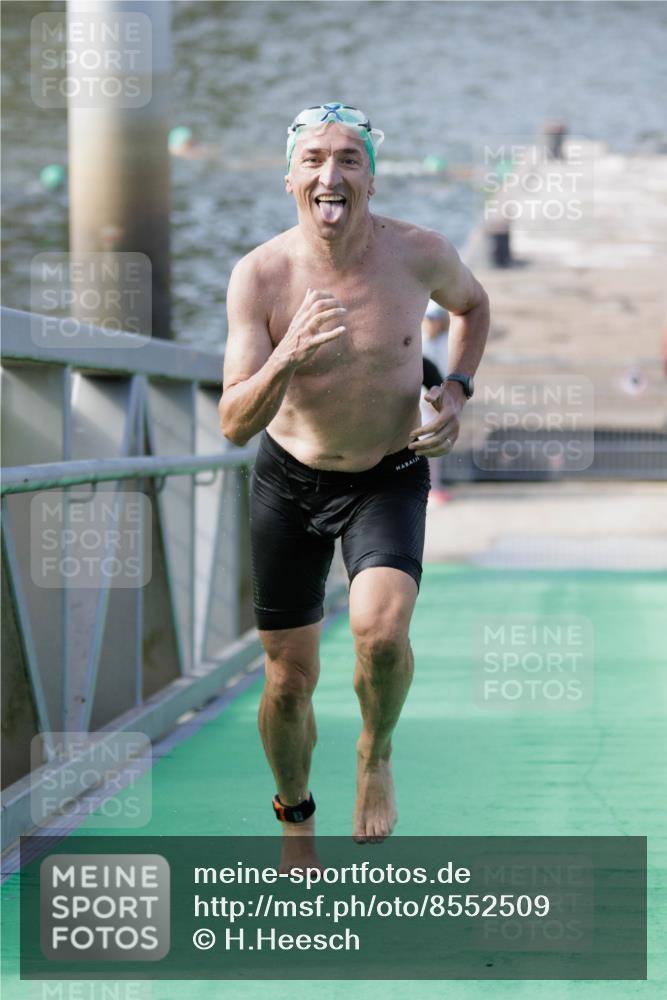 10.08.2025 - GEWOBA Citytriathlon Bremen H.Heesch http://msf.ph/oto/8552509 10.08.2025 10:29:25 Schwimmen 17, 73 meine-sportfotos.de