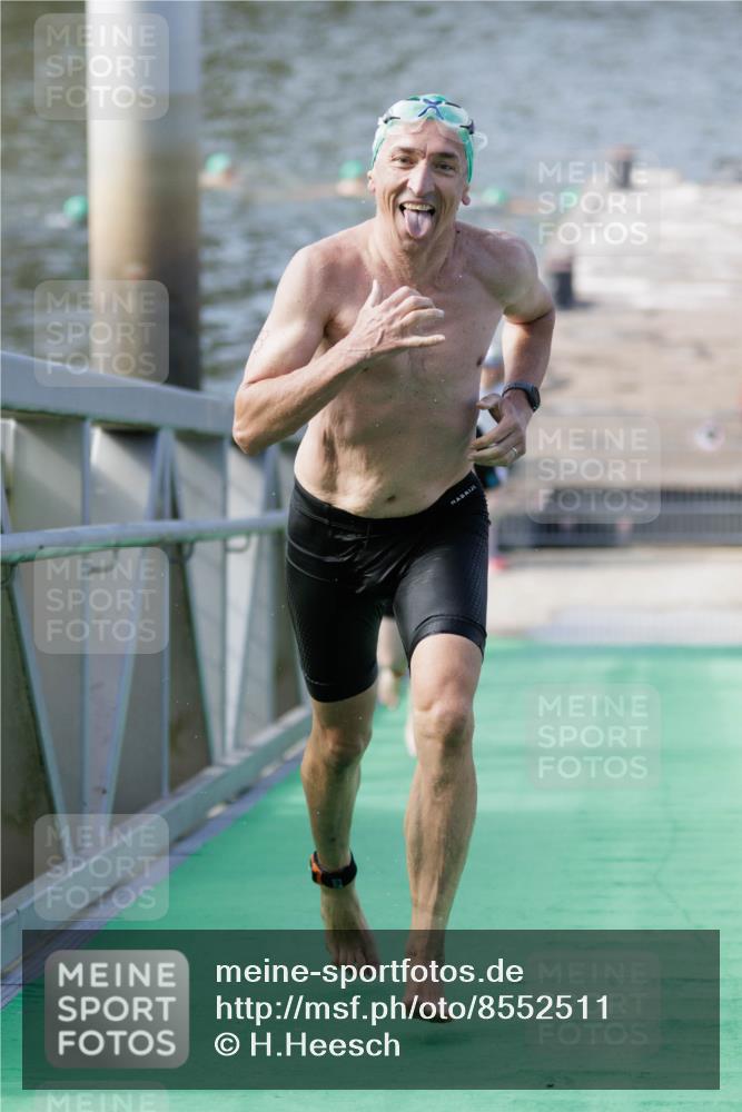10.08.2025 - GEWOBA Citytriathlon Bremen H.Heesch http://msf.ph/oto/8552511 10.08.2025 10:29:25 Schwimmen 17, 73 meine-sportfotos.de