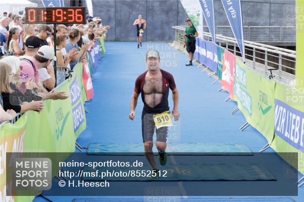 10.08.2025 - GEWOBA Citytriathlon Bremen H.Heesch http://msf.ph/oto/8552512 10.08.2025 11:23:17 Ziel 510 meine-sportfotos.de