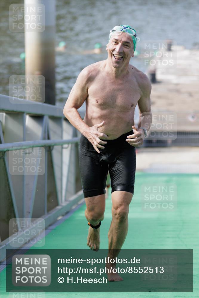 10.08.2025 - GEWOBA Citytriathlon Bremen H.Heesch http://msf.ph/oto/8552513 10.08.2025 10:29:25 Schwimmen 17, 73 meine-sportfotos.de