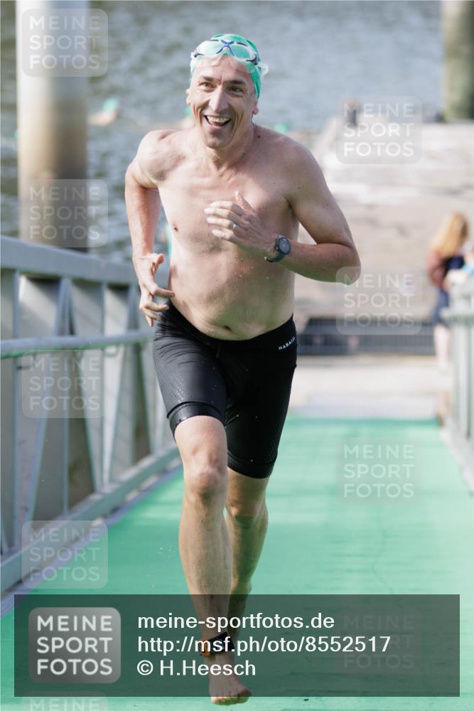 10.08.2025 - GEWOBA Citytriathlon Bremen H.Heesch http://msf.ph/oto/8552517 10.08.2025 10:29:25 Schwimmen 17, 73 meine-sportfotos.de