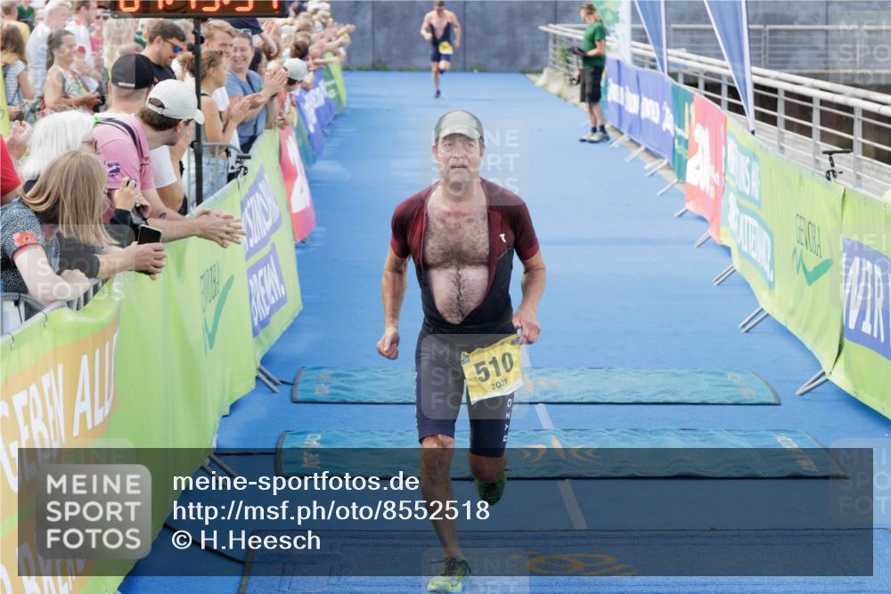 10.08.2025 - GEWOBA Citytriathlon Bremen H.Heesch http://msf.ph/oto/8552518 10.08.2025 11:23:18 Ziel  meine-sportfotos.de