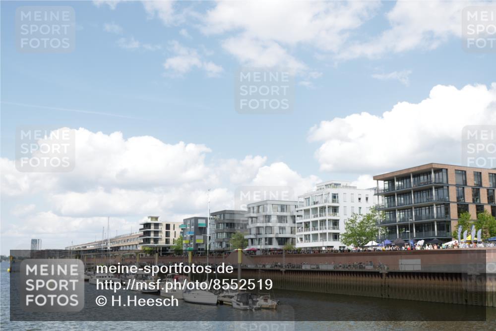 10.08.2025 - GEWOBA Citytriathlon Bremen H.Heesch http://msf.ph/oto/8552519 10.08.2025 13:02:09 Ziel  meine-sportfotos.de