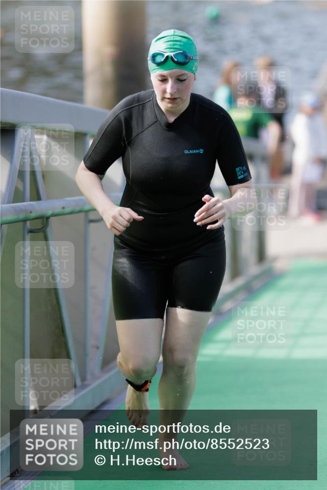 10.08.2025 - GEWOBA Citytriathlon Bremen H.Heesch http://msf.ph/oto/8552523 10.08.2025 10:29:29 Schwimmen 17, 73 meine-sportfotos.de
