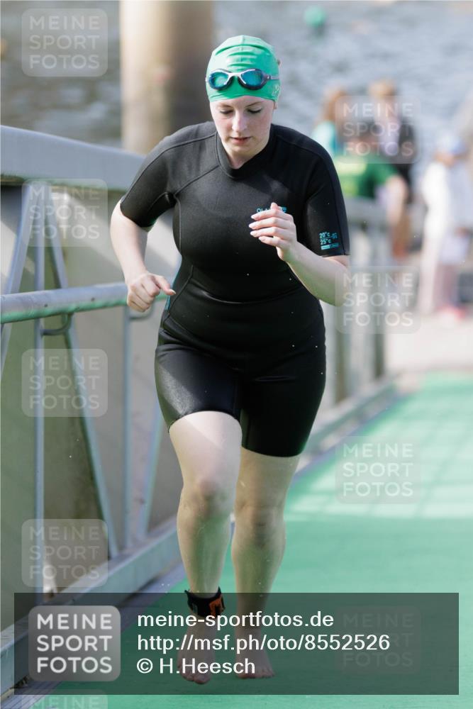 10.08.2025 - GEWOBA Citytriathlon Bremen H.Heesch http://msf.ph/oto/8552526 10.08.2025 10:29:29 Schwimmen 17, 73 meine-sportfotos.de