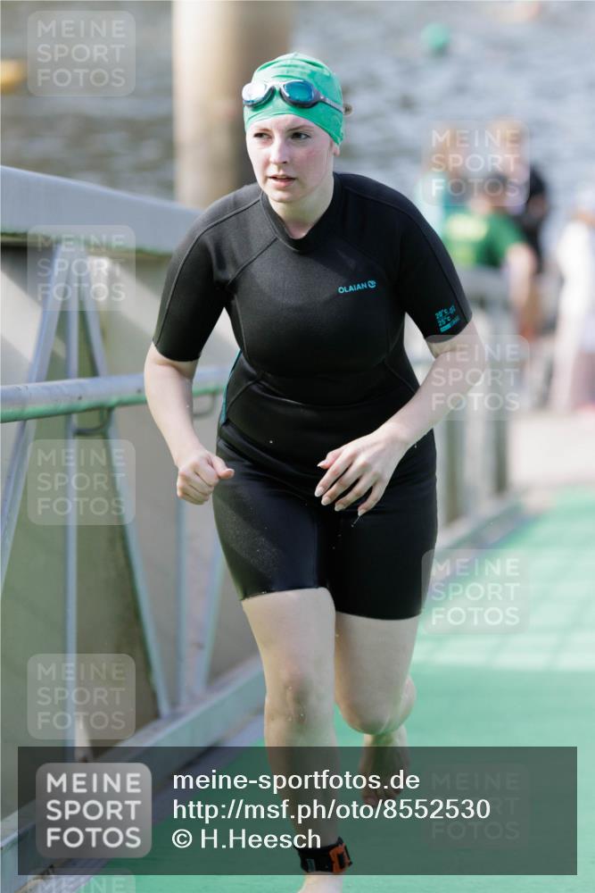 10.08.2025 - GEWOBA Citytriathlon Bremen H.Heesch http://msf.ph/oto/8552530 10.08.2025 10:29:30 Schwimmen 17, 73 meine-sportfotos.de