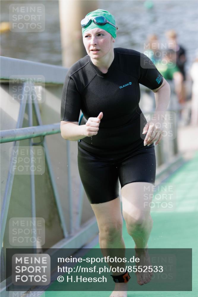 10.08.2025 - GEWOBA Citytriathlon Bremen H.Heesch http://msf.ph/oto/8552533 10.08.2025 10:29:30 Schwimmen 17, 73 meine-sportfotos.de