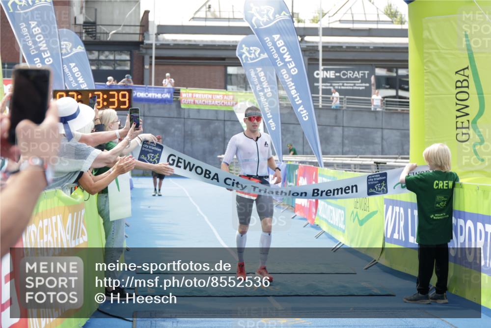 10.08.2025 - GEWOBA Citytriathlon Bremen H.Heesch http://msf.ph/oto/8552536 10.08.2025 13:17:21 Ziel 554 meine-sportfotos.de