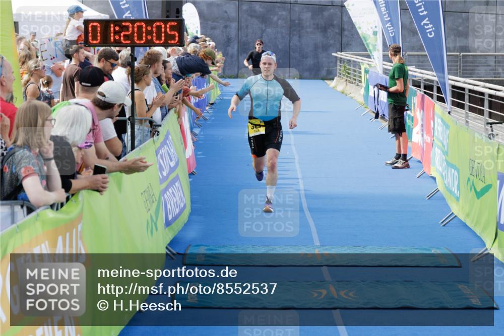 10.08.2025 - GEWOBA Citytriathlon Bremen H.Heesch http://msf.ph/oto/8552537 10.08.2025 11:23:47 Ziel 363, 409 meine-sportfotos.de