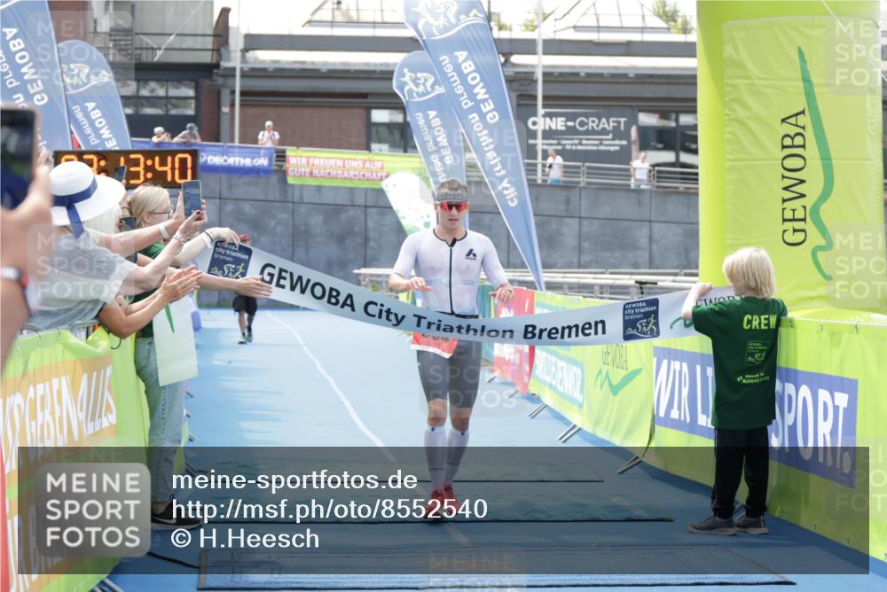 10.08.2025 - GEWOBA Citytriathlon Bremen H.Heesch http://msf.ph/oto/8552540 10.08.2025 13:17:21 Ziel 554 meine-sportfotos.de
