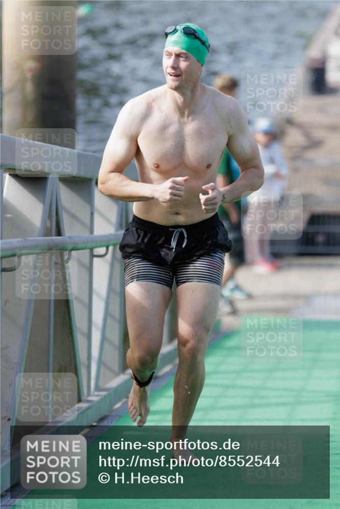 10.08.2025 - GEWOBA Citytriathlon Bremen H.Heesch http://msf.ph/oto/8552544 10.08.2025 10:29:40 Schwimmen 15 meine-sportfotos.de