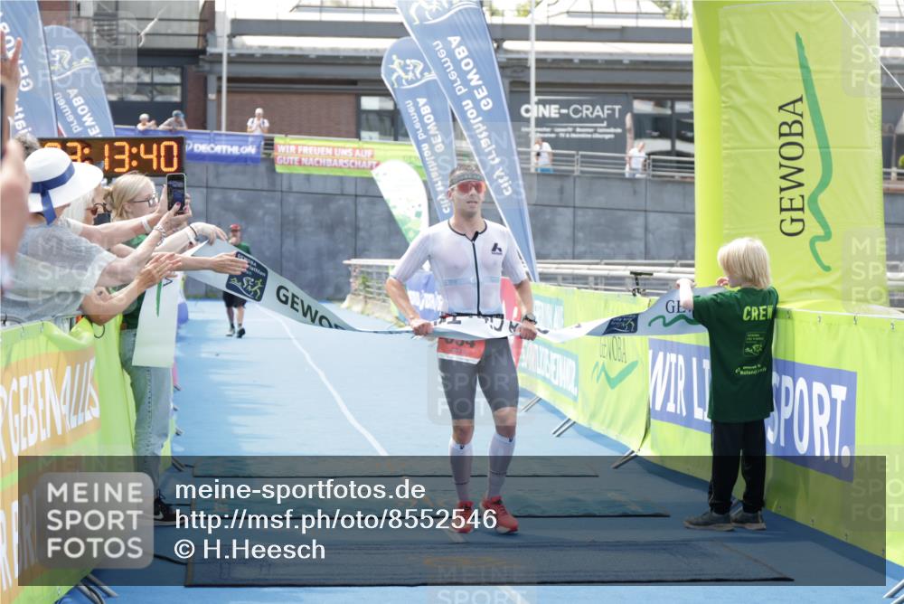 10.08.2025 - GEWOBA Citytriathlon Bremen H.Heesch http://msf.ph/oto/8552546 10.08.2025 13:17:21 Ziel 554 meine-sportfotos.de