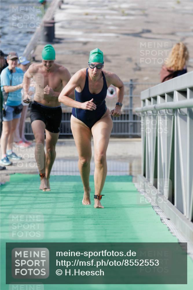 10.08.2025 - GEWOBA Citytriathlon Bremen H.Heesch http://msf.ph/oto/8552553 10.08.2025 10:29:55 Schwimmen 41, 149 meine-sportfotos.de
