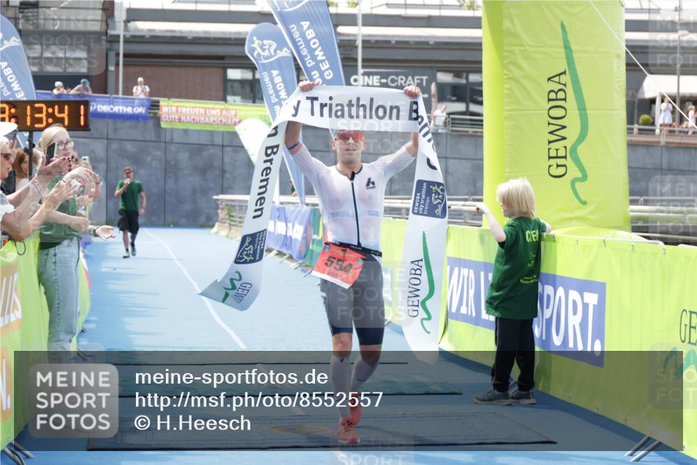 10.08.2025 - GEWOBA Citytriathlon Bremen H.Heesch http://msf.ph/oto/8552557 10.08.2025 13:17:22 Ziel 554 meine-sportfotos.de