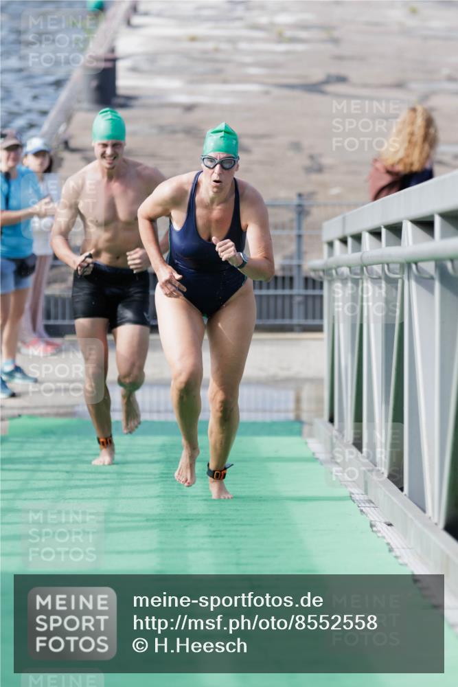 10.08.2025 - GEWOBA Citytriathlon Bremen H.Heesch http://msf.ph/oto/8552558 10.08.2025 10:29:56 Schwimmen 41, 149 meine-sportfotos.de