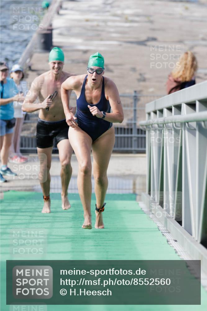 10.08.2025 - GEWOBA Citytriathlon Bremen H.Heesch http://msf.ph/oto/8552560 10.08.2025 10:29:56 Schwimmen 41, 149 meine-sportfotos.de