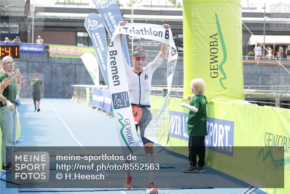 10.08.2025 - GEWOBA Citytriathlon Bremen H.Heesch http://msf.ph/oto/8552563 10.08.2025 13:17:22 Ziel 554 meine-sportfotos.de