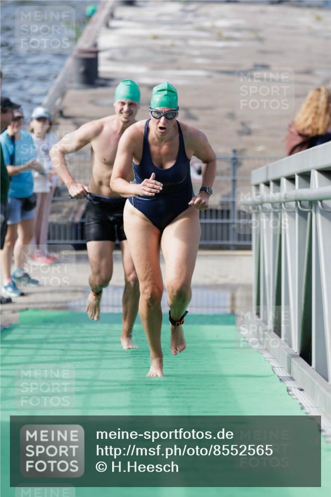 10.08.2025 - GEWOBA Citytriathlon Bremen H.Heesch http://msf.ph/oto/8552565 10.08.2025 10:29:56 Schwimmen 41, 149 meine-sportfotos.de
