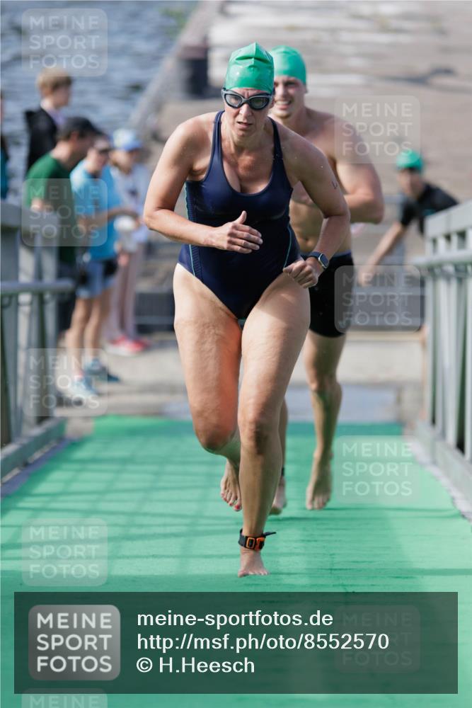 10.08.2025 - GEWOBA Citytriathlon Bremen H.Heesch http://msf.ph/oto/8552570 10.08.2025 10:29:57 Schwimmen 41, 149 meine-sportfotos.de