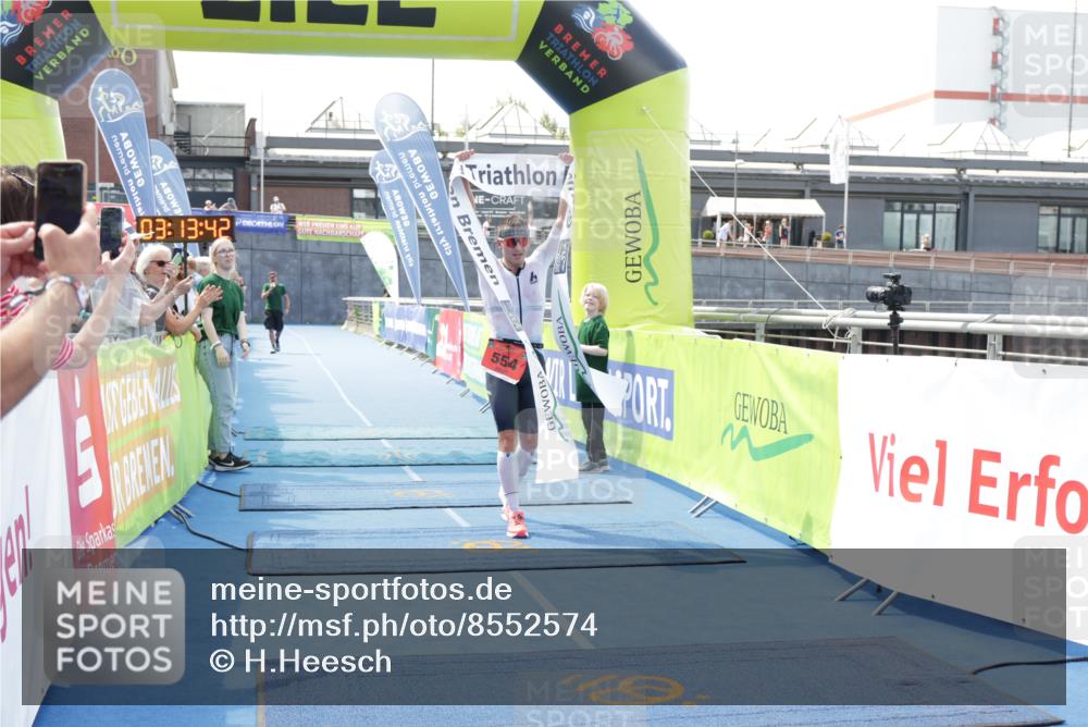 10.08.2025 - GEWOBA Citytriathlon Bremen H.Heesch http://msf.ph/oto/8552574 10.08.2025 13:17:23 Ziel 554 meine-sportfotos.de