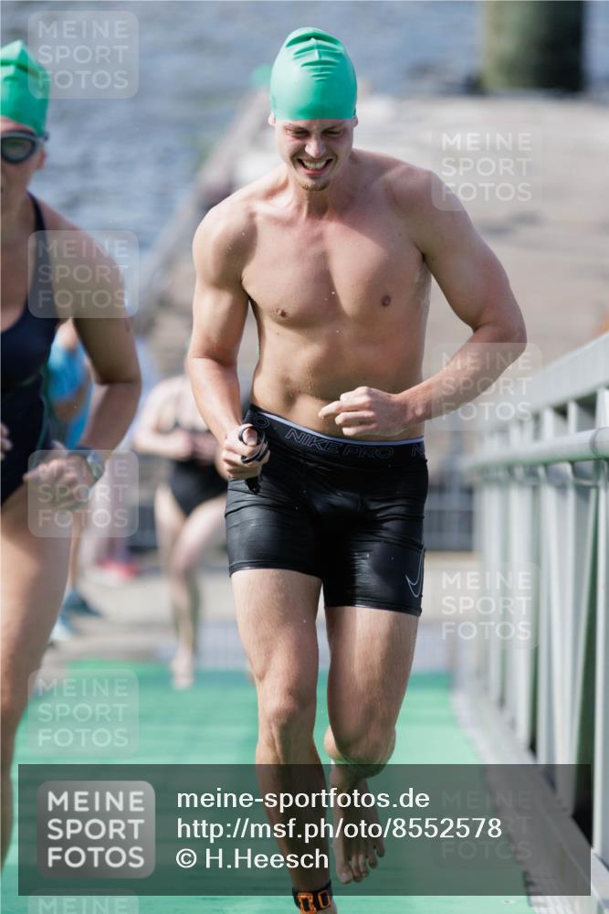 10.08.2025 - GEWOBA Citytriathlon Bremen H.Heesch http://msf.ph/oto/8552578 10.08.2025 10:29:59 Schwimmen 41, 149, 175 meine-sportfotos.de