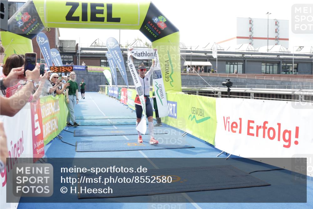 10.08.2025 - GEWOBA Citytriathlon Bremen H.Heesch http://msf.ph/oto/8552580 10.08.2025 13:17:23 Ziel 554 meine-sportfotos.de