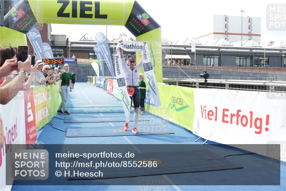 10.08.2025 - GEWOBA Citytriathlon Bremen H.Heesch http://msf.ph/oto/8552586 10.08.2025 13:17:24 Ziel 554 meine-sportfotos.de