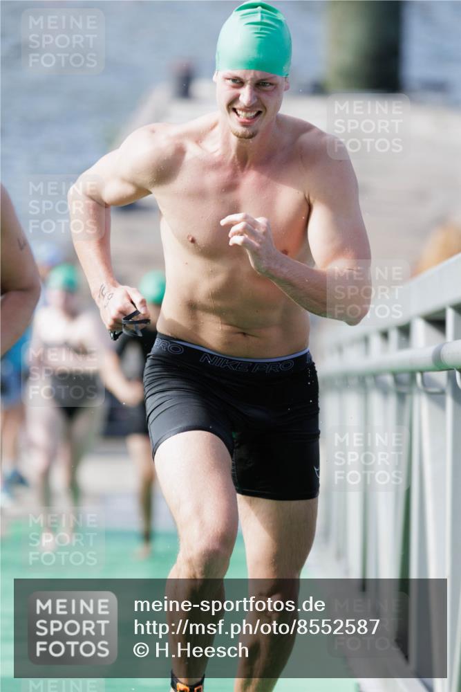 10.08.2025 - GEWOBA Citytriathlon Bremen H.Heesch http://msf.ph/oto/8552587 10.08.2025 10:30:00 Schwimmen 41, 149, 175 meine-sportfotos.de