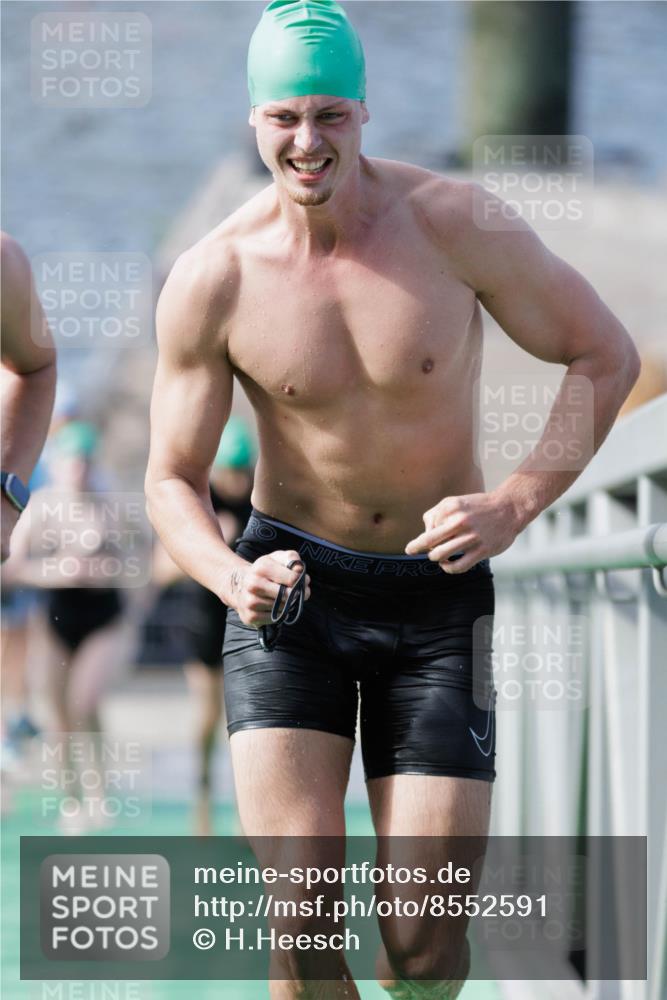 10.08.2025 - GEWOBA Citytriathlon Bremen H.Heesch http://msf.ph/oto/8552591 10.08.2025 10:30:00 Schwimmen 41, 149, 175 meine-sportfotos.de