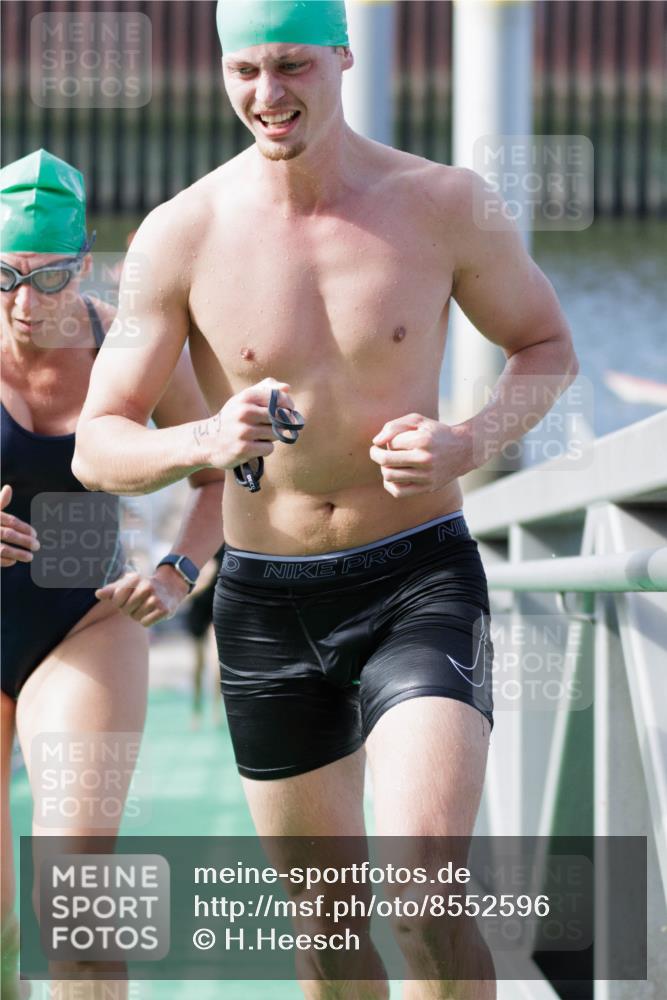 10.08.2025 - GEWOBA Citytriathlon Bremen H.Heesch http://msf.ph/oto/8552596 10.08.2025 10:30:02 Schwimmen 9, 41, 149, 175 meine-sportfotos.de