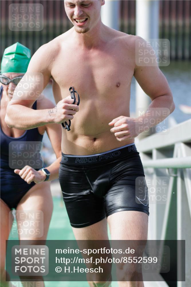 10.08.2025 - GEWOBA Citytriathlon Bremen H.Heesch http://msf.ph/oto/8552599 10.08.2025 10:30:02 Schwimmen 9, 41, 149, 175 meine-sportfotos.de