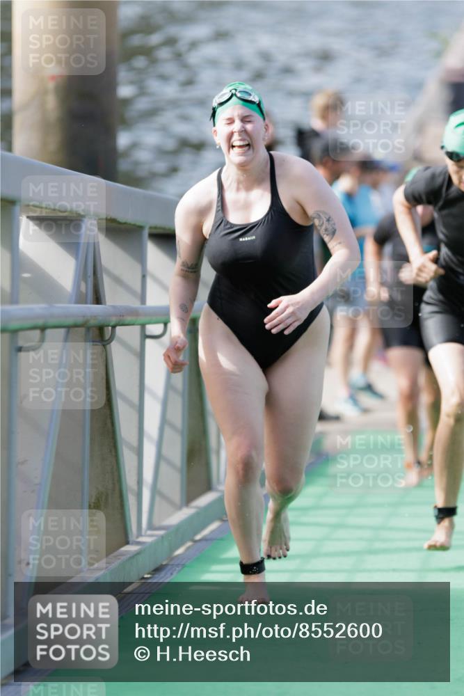 10.08.2025 - GEWOBA Citytriathlon Bremen H.Heesch http://msf.ph/oto/8552600 10.08.2025 10:30:04 Schwimmen 3, 9, 41, 149, 175, 189 meine-sportfotos.de