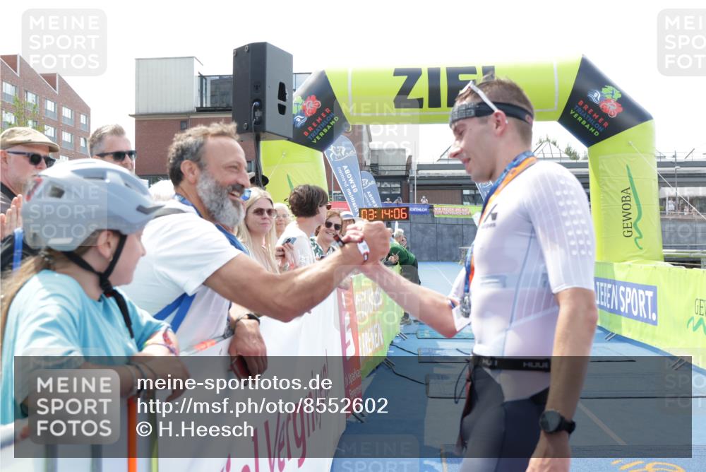 10.08.2025 - GEWOBA Citytriathlon Bremen H.Heesch http://msf.ph/oto/8552602 10.08.2025 13:17:47 Ziel  meine-sportfotos.de
