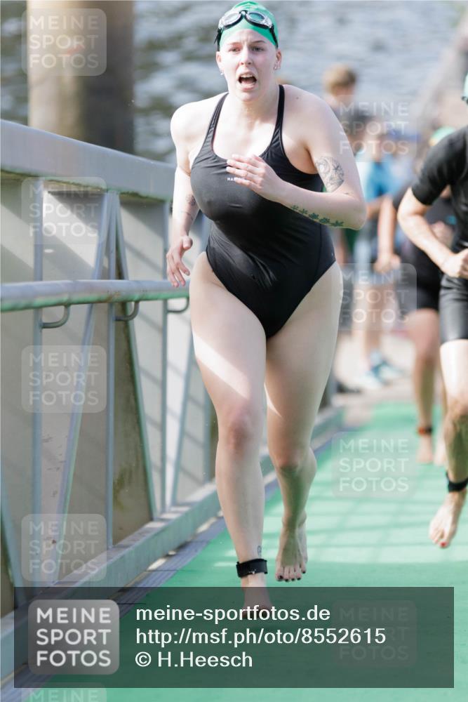 10.08.2025 - GEWOBA Citytriathlon Bremen H.Heesch http://msf.ph/oto/8552615 10.08.2025 10:30:05 Schwimmen 3, 9, 41, 149, 175, 189 meine-sportfotos.de