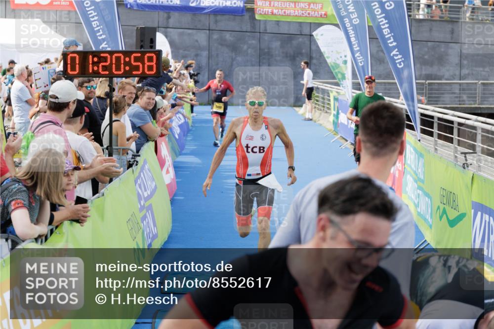 10.08.2025 - GEWOBA Citytriathlon Bremen H.Heesch http://msf.ph/oto/8552617 10.08.2025 11:24:40 Ziel 81, 414, 434, 509 meine-sportfotos.de