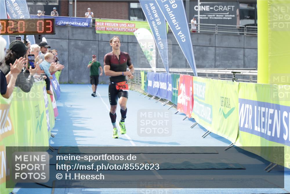 10.08.2025 - GEWOBA Citytriathlon Bremen H.Heesch http://msf.ph/oto/8552623 10.08.2025 13:22:18 Ziel 558 meine-sportfotos.de