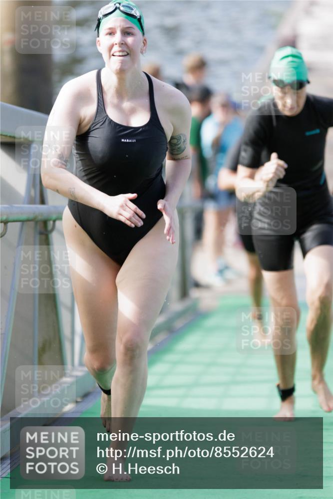 10.08.2025 - GEWOBA Citytriathlon Bremen H.Heesch http://msf.ph/oto/8552624 10.08.2025 10:30:05 Schwimmen 3, 9, 41, 149, 175, 189 meine-sportfotos.de