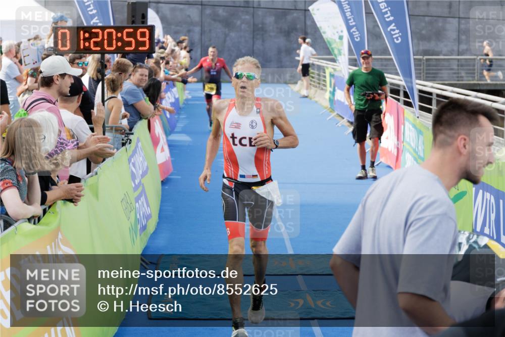 10.08.2025 - GEWOBA Citytriathlon Bremen H.Heesch http://msf.ph/oto/8552625 10.08.2025 11:24:41 Ziel 81, 414, 434, 509 meine-sportfotos.de