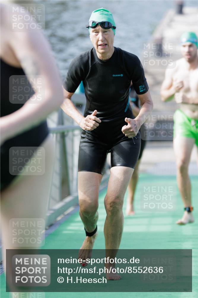 10.08.2025 - GEWOBA Citytriathlon Bremen H.Heesch http://msf.ph/oto/8552636 10.08.2025 10:30:07 Schwimmen 3, 9, 41, 149, 175, 189 meine-sportfotos.de